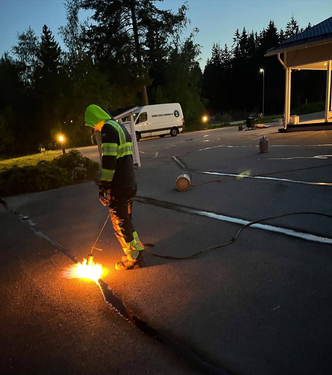 Bitumityö ja asfaltin halkeamien tiivistys, kuva 2