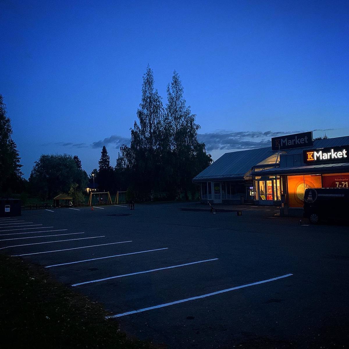 Tie- tai pysäköintialueen merkintätyö, kuva 4