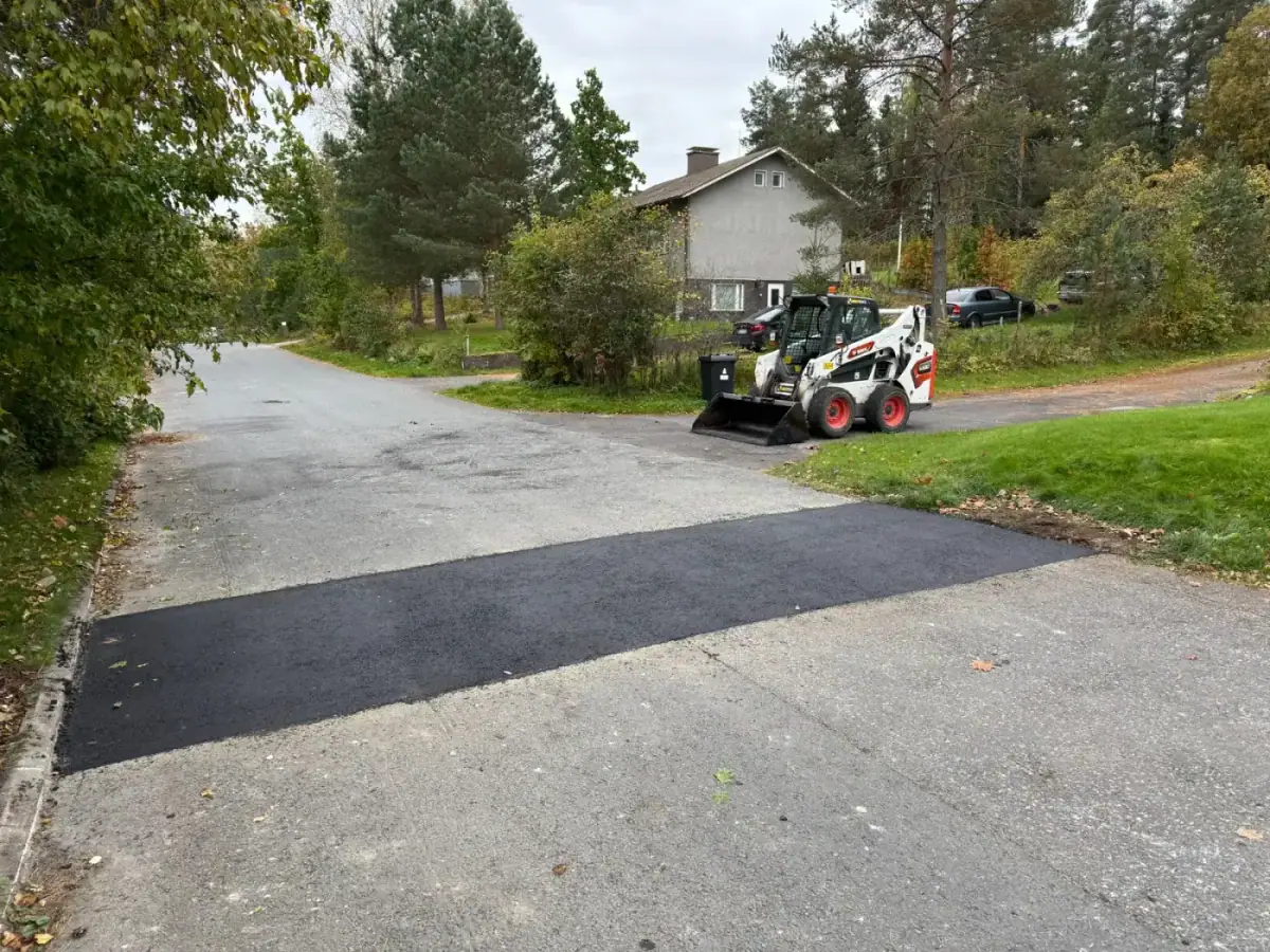 Kaivannon jäljen asfalttipaikkaus
